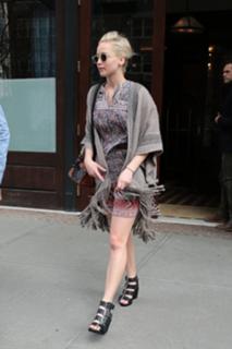 Jennifer Lawrence feet photo thumbnail
