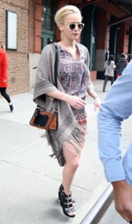 Jennifer Lawrence feet photo thumbnail