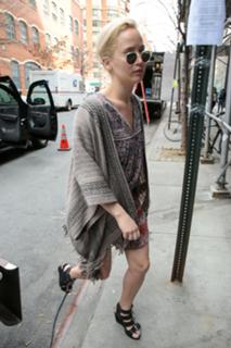 Jennifer Lawrence feet photo thumbnail