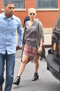 Jennifer Lawrence feet photo thumbnail