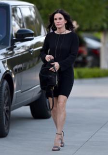 Courteney Cox feet photo thumbnail