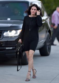 Courteney Cox feet photo thumbnail