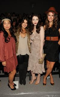 Michelle Trachtenberg feet photo thumbnail
