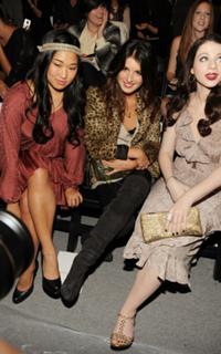 Michelle Trachtenberg feet photo thumbnail