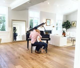 Tara Lipinski feet photo thumbnail