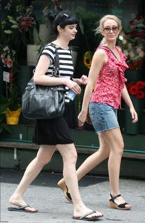 Krysten Ritter feet photo thumbnail