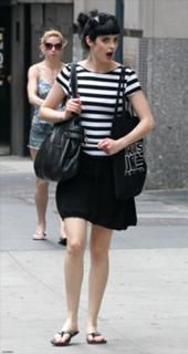 Krysten Ritter feet photo thumbnail
