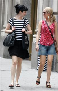 Krysten Ritter feet photo thumbnail