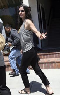 Courteney Cox feet photo thumbnail
