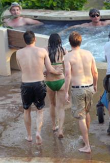 Courteney Cox feet photo thumbnail