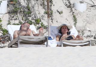 Courteney Cox feet photo thumbnail