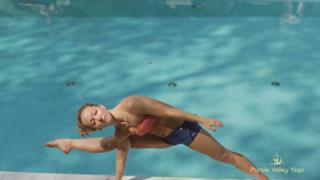 Kino MacGregor feet photo thumbnail