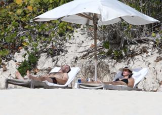 Courteney Cox feet photo thumbnail