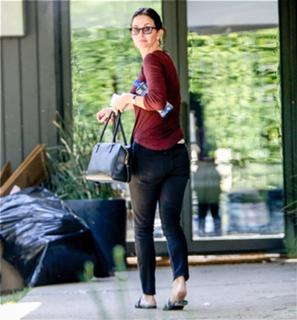 Courteney Cox feet photo thumbnail