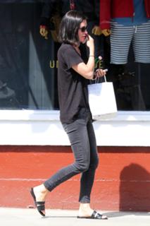 Courteney Cox feet photo thumbnail