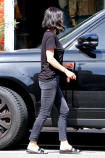 Courteney Cox feet photo thumbnail
