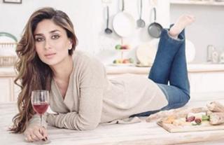 Kareena Kapoor feet photo thumbnail