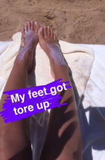 Jessica Alba feet photo thumbnail