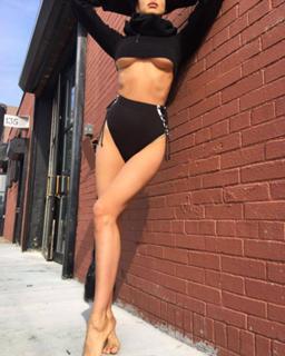 Irina Shayk feet photo thumbnail