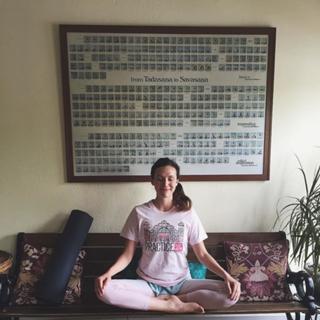 Adriene Mishler feet photo thumbnail