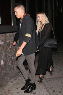 Ashlee Simpson feet photo thumbnail