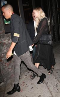 Ashlee Simpson feet photo thumbnail