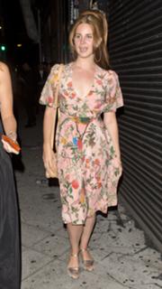 Lana Del Rey feet photo thumbnail