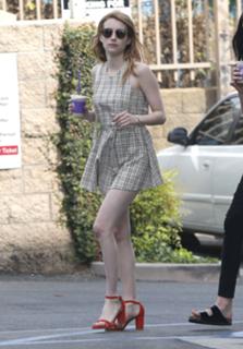 Emma Roberts feet photo thumbnail