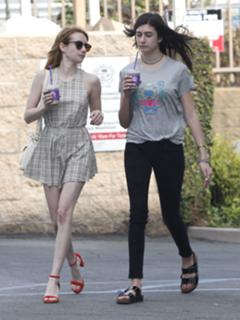 Emma Roberts feet photo thumbnail