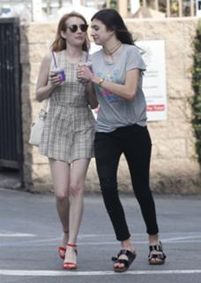 Emma Roberts feet photo thumbnail