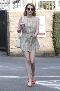 Emma Roberts feet photo thumbnail