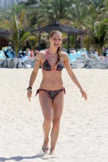 Michelle Hunziker feet photo thumbnail