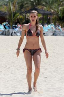 Michelle Hunziker feet photo thumbnail