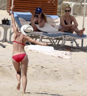 Maria Sharapova feet photo thumbnail