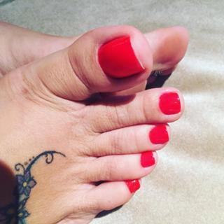 Karin Klemp feet photo thumbnail