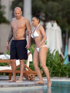 Mel B feet photo thumbnail