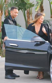 Chrissy Teigen feet photo thumbnail