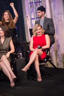 Hilary Duff feet photo thumbnail