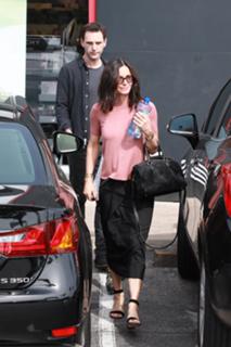 Courteney Cox feet photo thumbnail