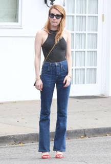 Emma Roberts feet photo thumbnail