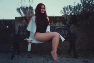 Ariel Winter feet photo thumbnail