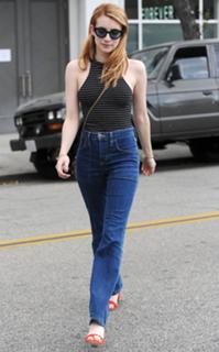 Emma Roberts feet photo thumbnail
