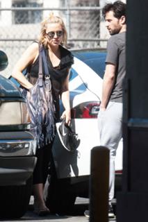 Kate Hudson feet photo thumbnail