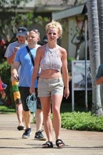 Britney Spears feet photo thumbnail
