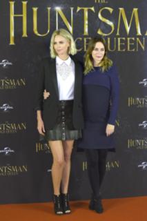 Charlize Theron feet photo thumbnail