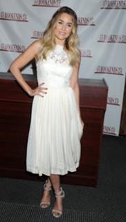Lauren Conrad feet photo thumbnail