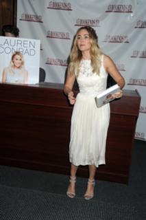 Lauren Conrad feet photo thumbnail