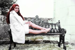 Ariel Winter feet photo thumbnail