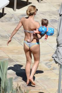 Michelle Hunziker feet photo thumbnail