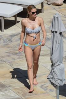 Michelle Hunziker feet photo thumbnail
